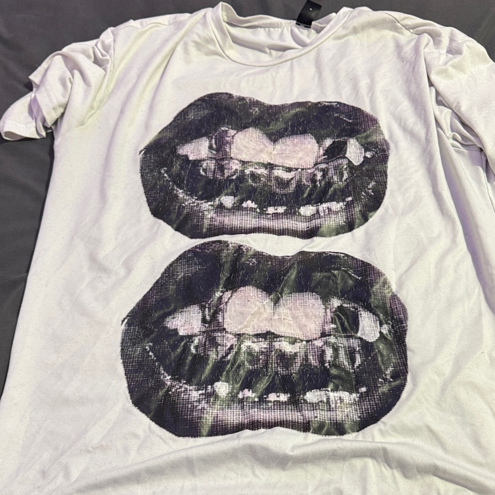 SHEIN White Tee with Graphic Lips Design